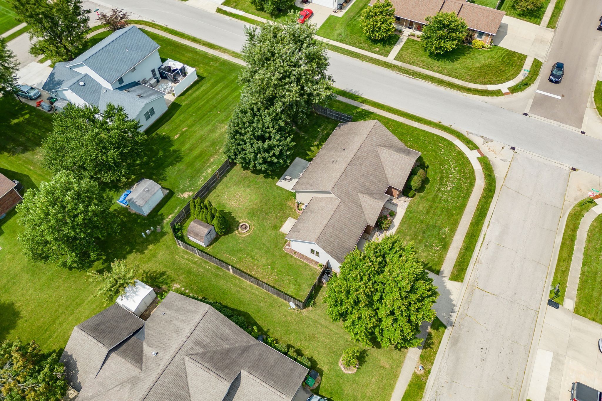 2898 Fox Ridge Circle Columbus, IN 47203 - Photo 5 of 39