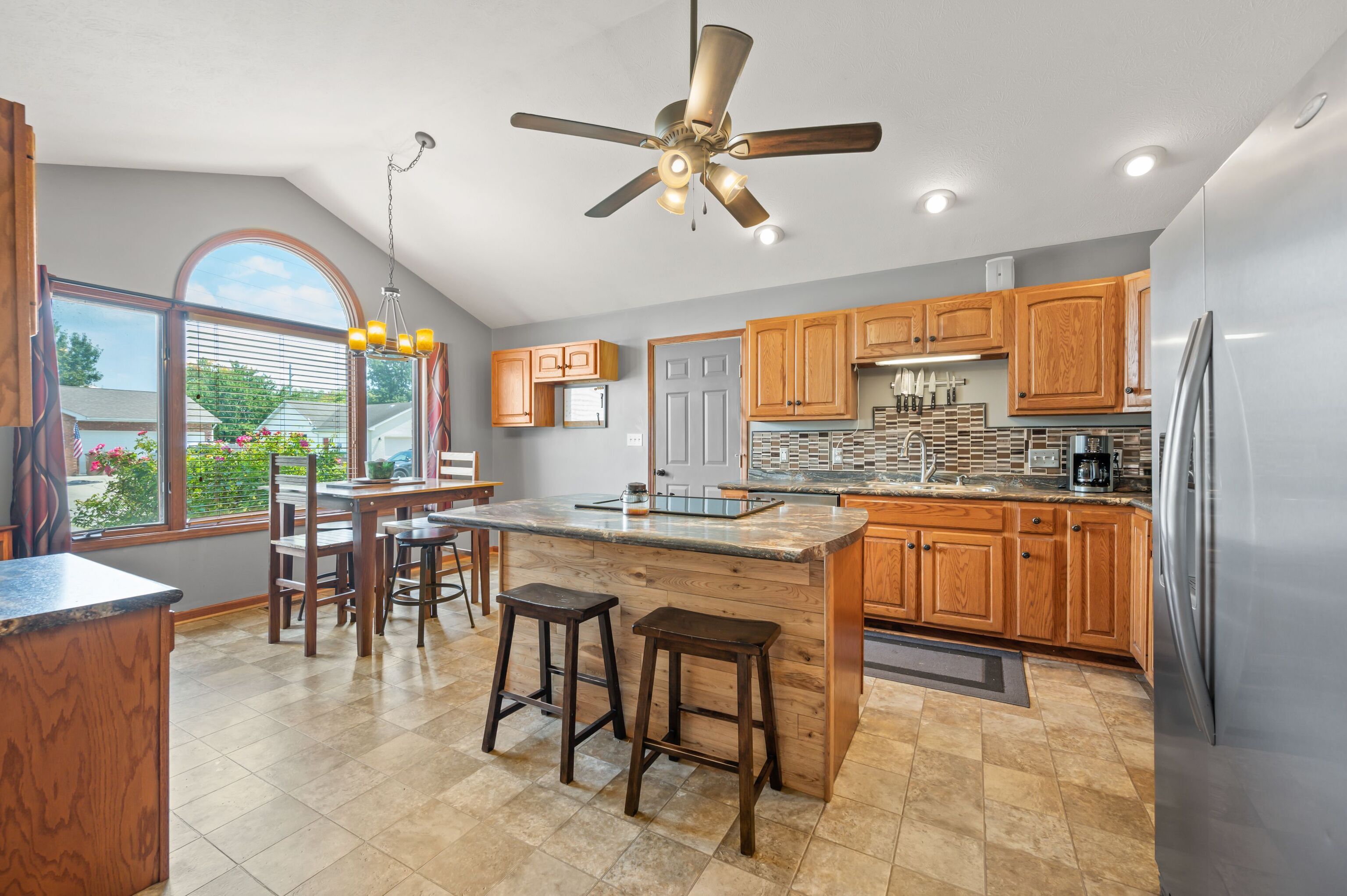 2898 Fox Ridge Circle Columbus, IN 47203 - Photo 8 of 39