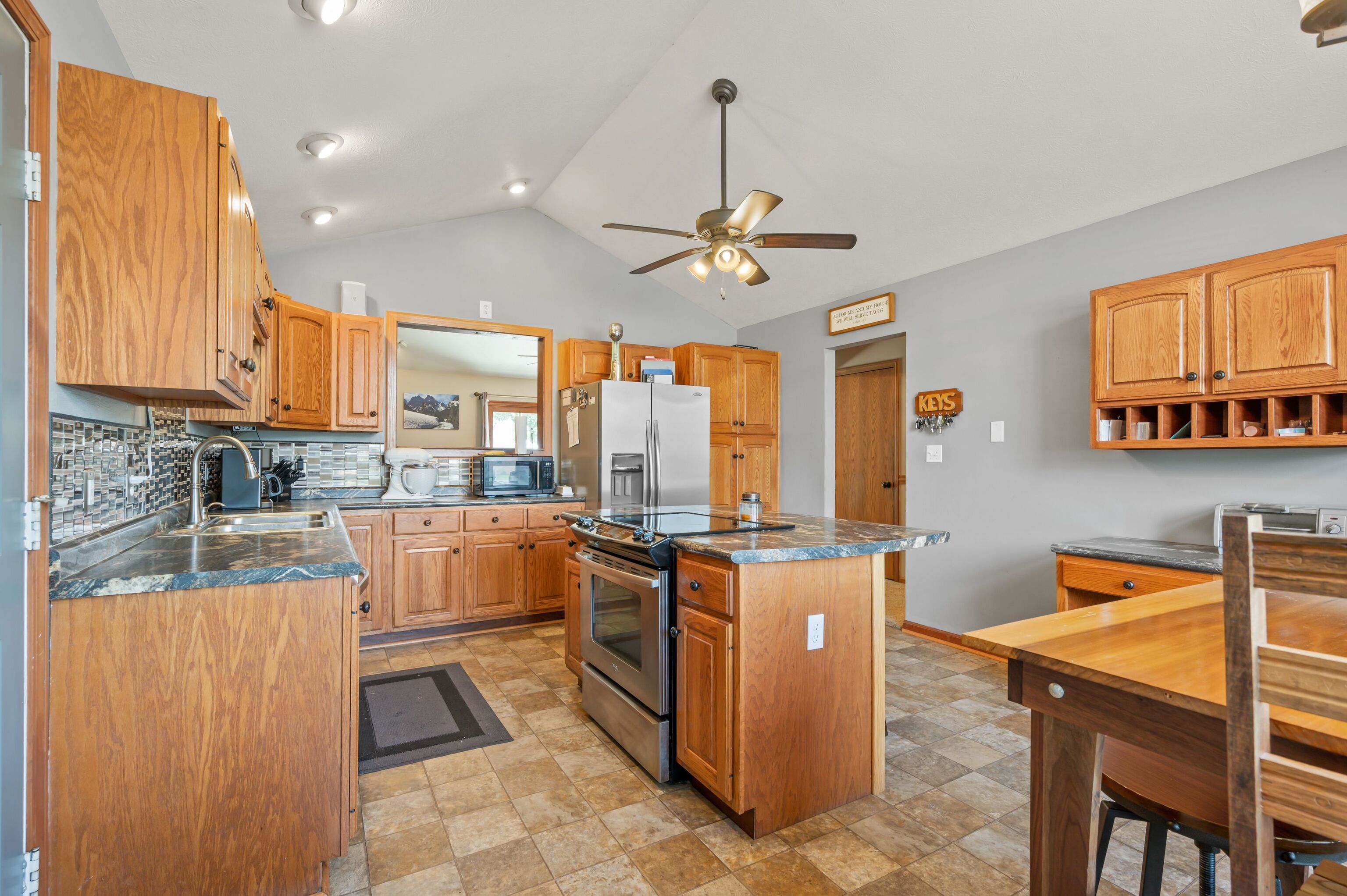 2898 Fox Ridge Circle Columbus, IN 47203 - Photo 9 of 39