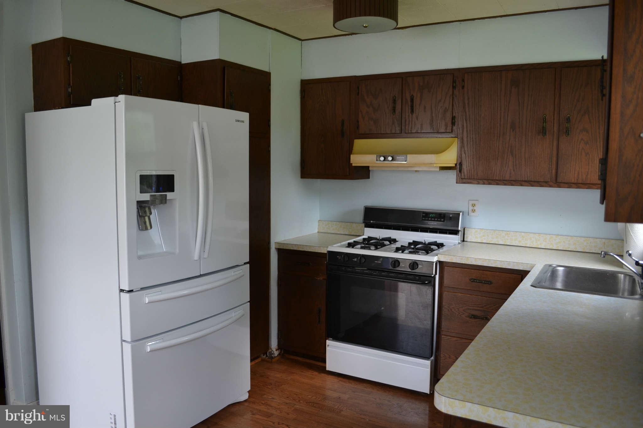 1612 Moffet Road Silver Spring, MD 20903 - Photo 7 of 24 Super new fridge!