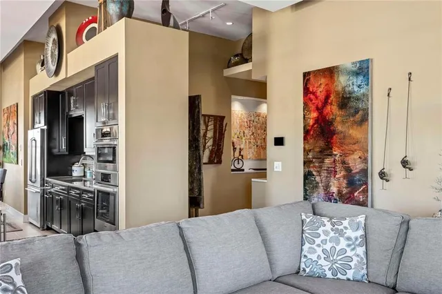 $849,500 | 229 Ward Parkway, Unit 1001B, Kansas City, MO 64112