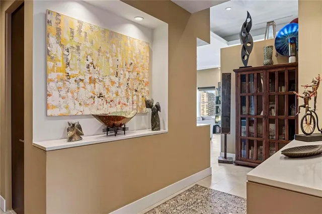 $849,500 | 229 Ward Parkway, Unit 1001B, Kansas City, MO 64112