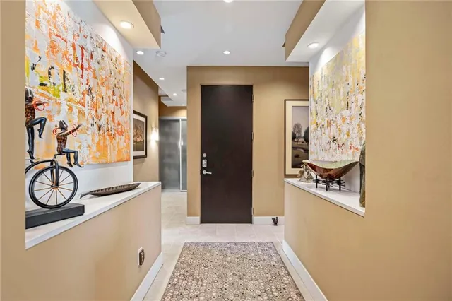 $849,500 | 229 Ward Parkway, Unit 1001B, Kansas City, MO 64112