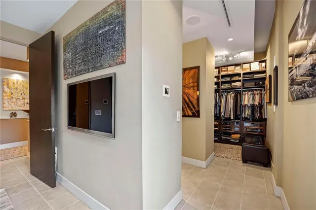 $849,500 | 229 Ward Parkway, Unit 1001B, Kansas City, MO 64112