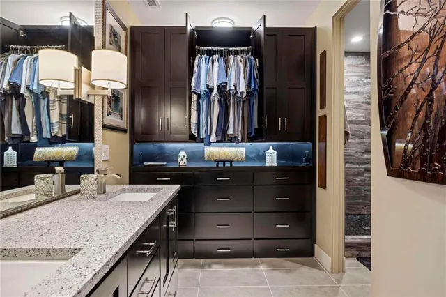 $849,500 | 229 Ward Parkway, Unit 1001B, Kansas City, MO 64112