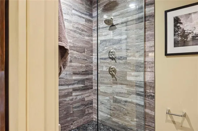 $849,500 | 229 Ward Parkway, Unit 1001B, Kansas City, MO 64112