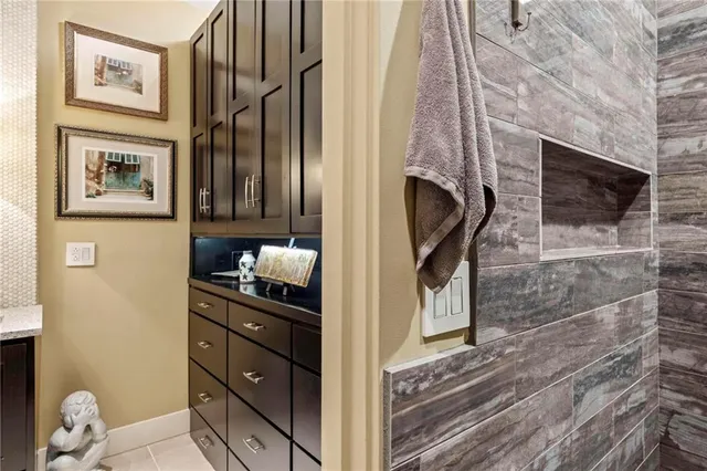 $849,500 | 229 Ward Parkway, Unit 1001B, Kansas City, MO 64112