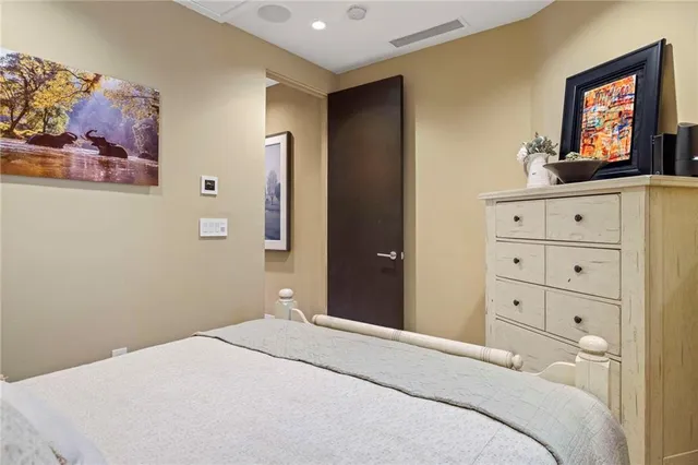 $849,500 | 229 Ward Parkway, Unit 1001B, Kansas City, MO 64112