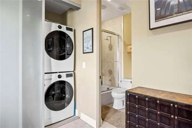 $849,500 | 229 Ward Parkway, Unit 1001B, Kansas City, MO 64112