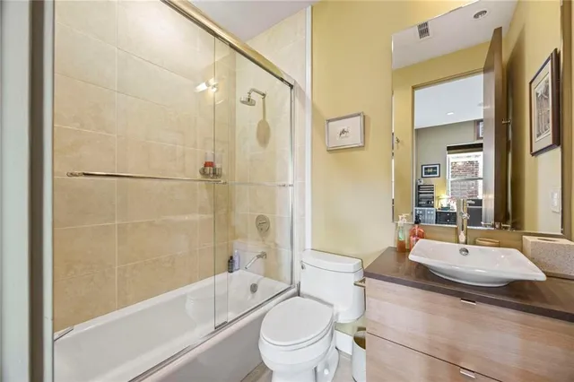 $849,500 | 229 Ward Parkway, Unit 1001B, Kansas City, MO 64112