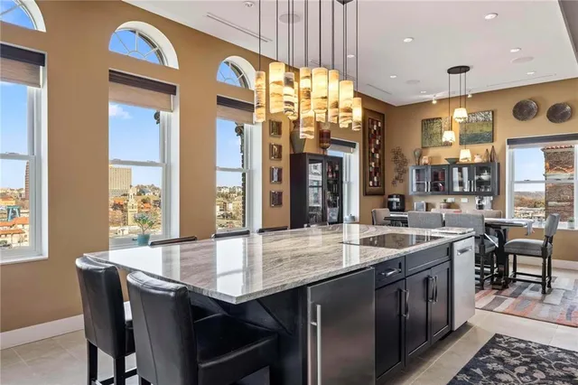 $849,500 | 229 Ward Parkway, Unit 1001B, Kansas City, MO 64112