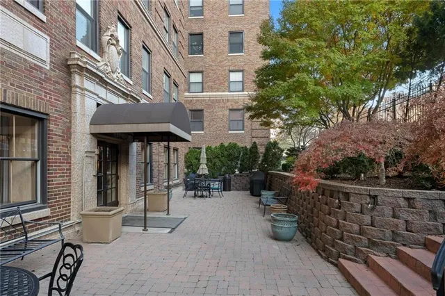 $849,500 | 229 Ward Parkway, Unit 1001B, Kansas City, MO 64112