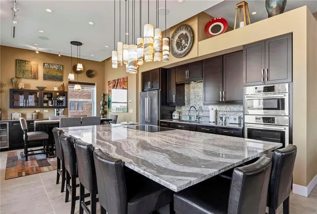 $849,500 | 229 Ward Parkway, Unit 1001B, Kansas City, MO 64112