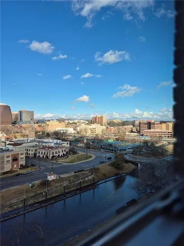 $849,500 | 229 Ward Parkway, Unit 1001B, Kansas City, MO 64112