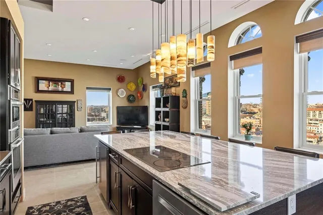 $849,500 | 229 Ward Parkway, Unit 1001B, Kansas City, MO 64112