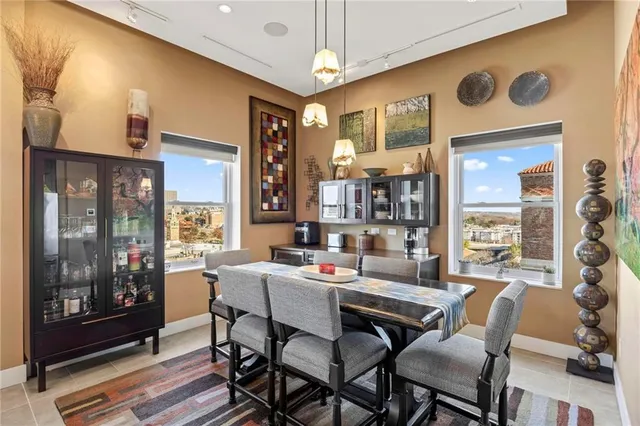 $849,500 | 229 Ward Parkway, Unit 1001B, Kansas City, MO 64112