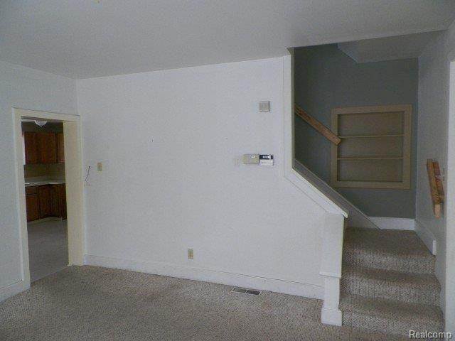 388 Davis Lake Road Lapeer, MI 48446 - Photo 6 of 21 262-181391 - Family Room (2).JPG