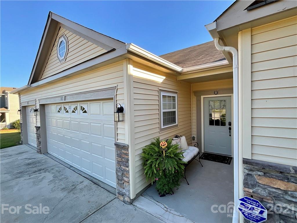 183 Old Carriage Road Clover, SC 29710 - Photo 2 of 35 Gallery Image 2