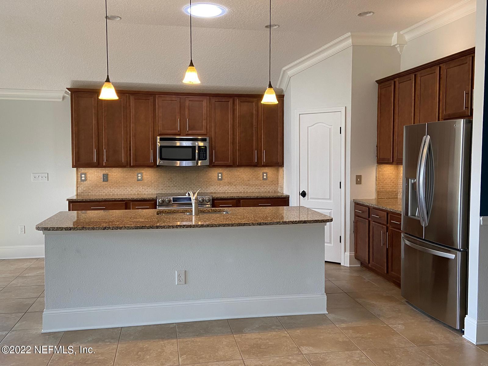 KITCHEN & APPLIANCES