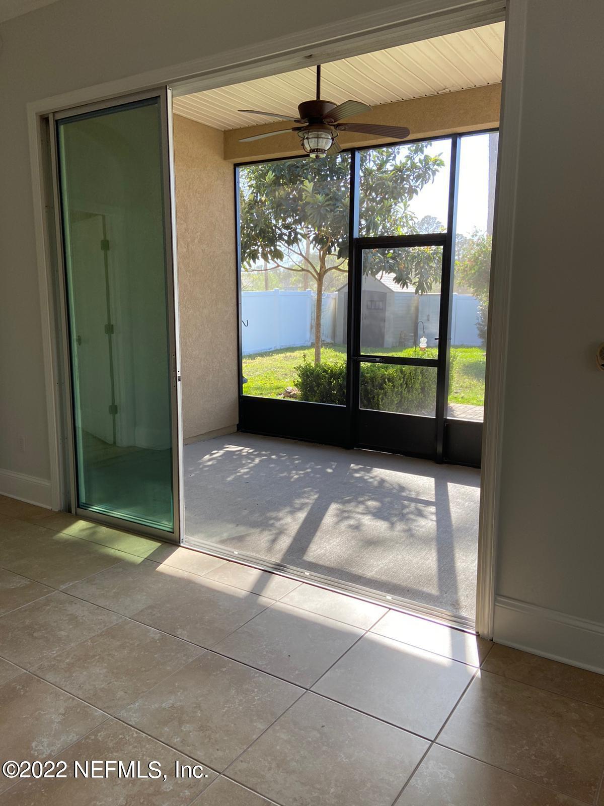SLIDERS TO PATIO