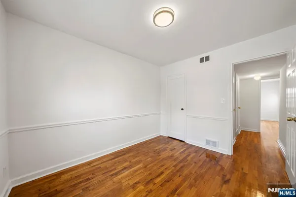 $2,400 | 184 Hillside Avenue, Unit I1, Leonia, NJ 07605