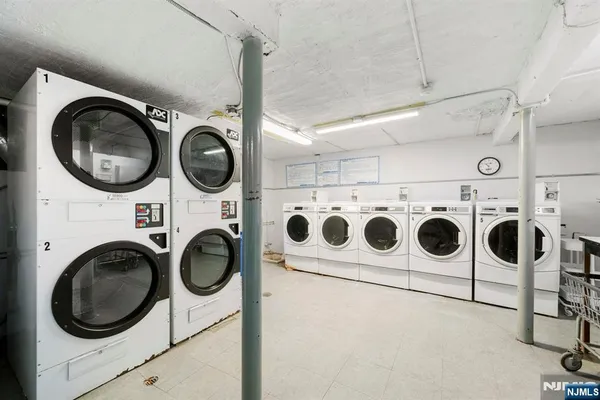 $2,400 | 184 Hillside Avenue, Unit I1, Leonia, NJ 07605