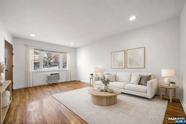 $2,400 | 184 Hillside Avenue, Unit I1, Leonia, NJ 07605
