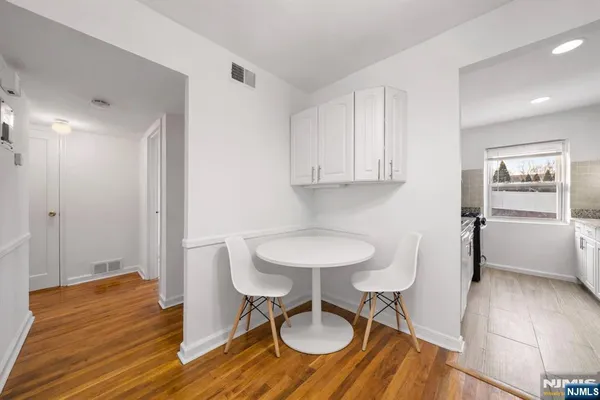 $2,400 | 184 Hillside Avenue, Unit I1, Leonia, NJ 07605