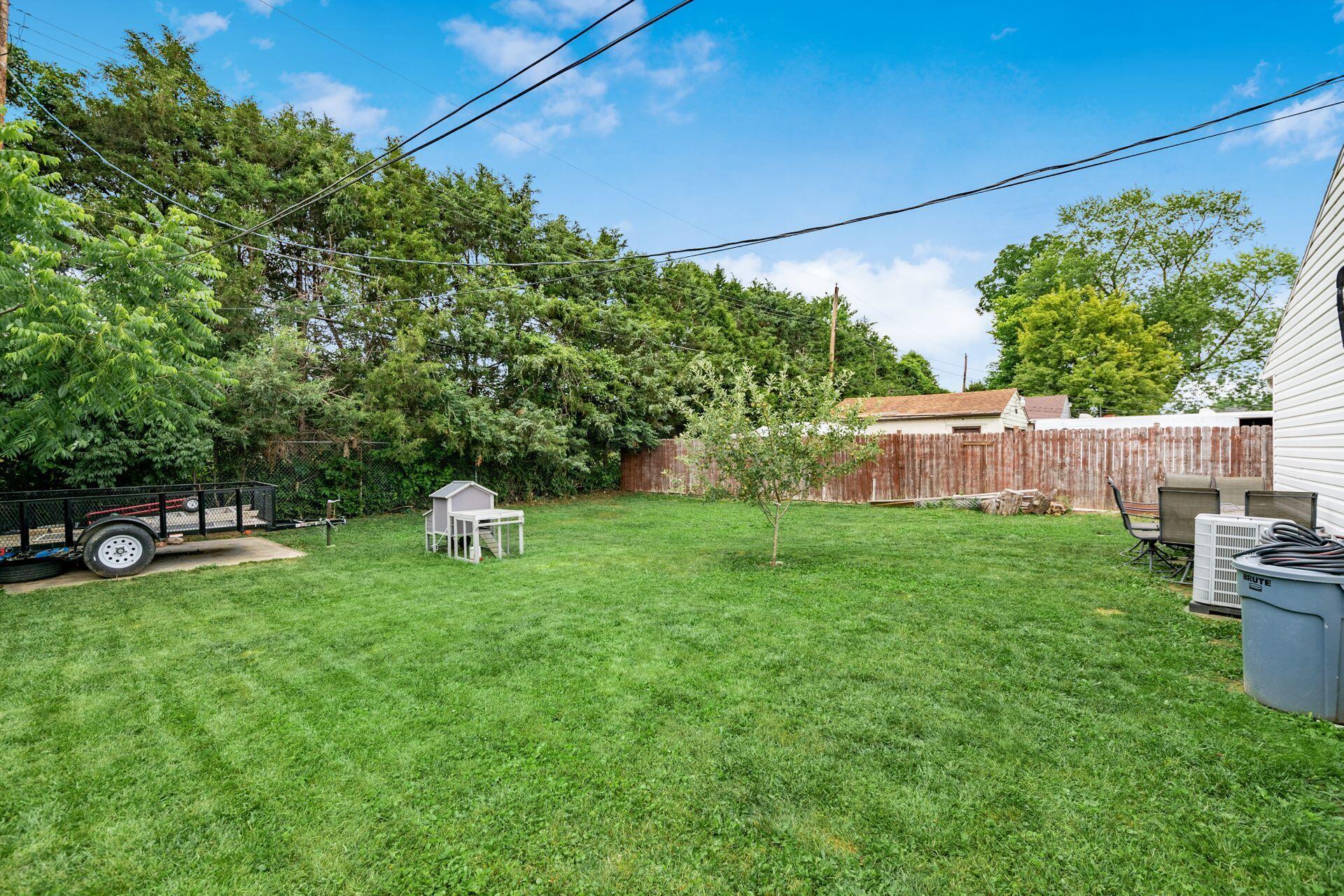 184 East Alcott Road Columbus, OH 43207 - Photo 3 of 34 Great backyard!