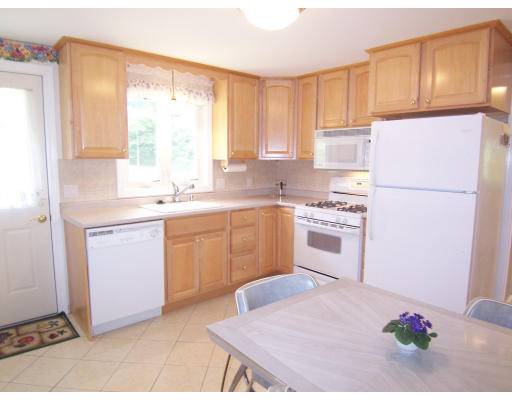 119 Ridgewood Road Milton, MA 02186 - Photo 5 of 19