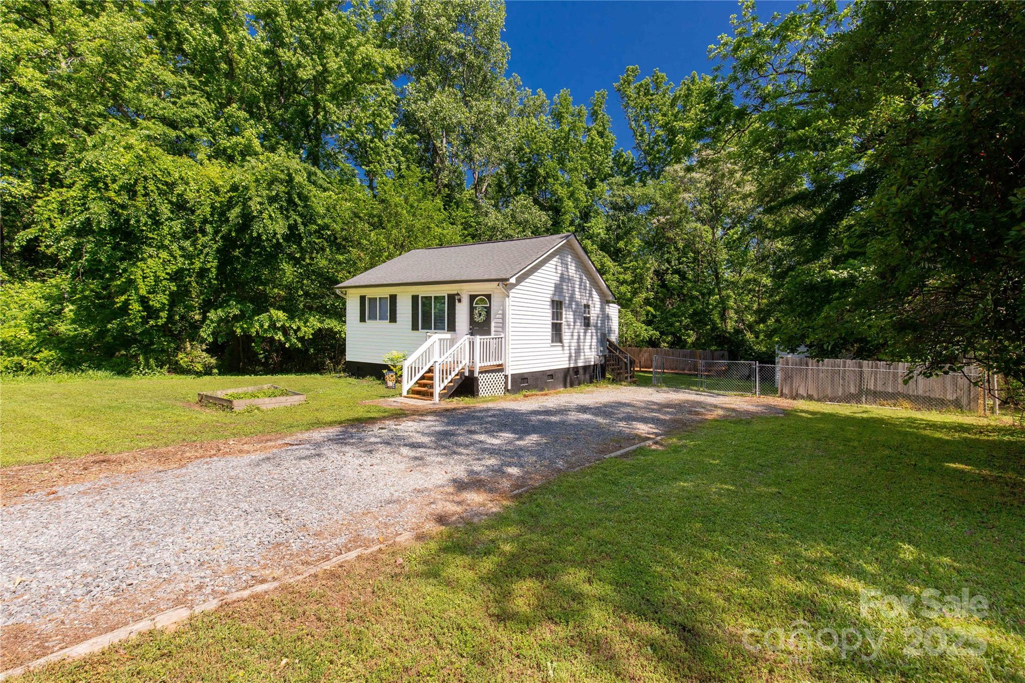 201 Trinity Street Clover, SC 29710 - Photo 4 of 23 Gallery Image 4