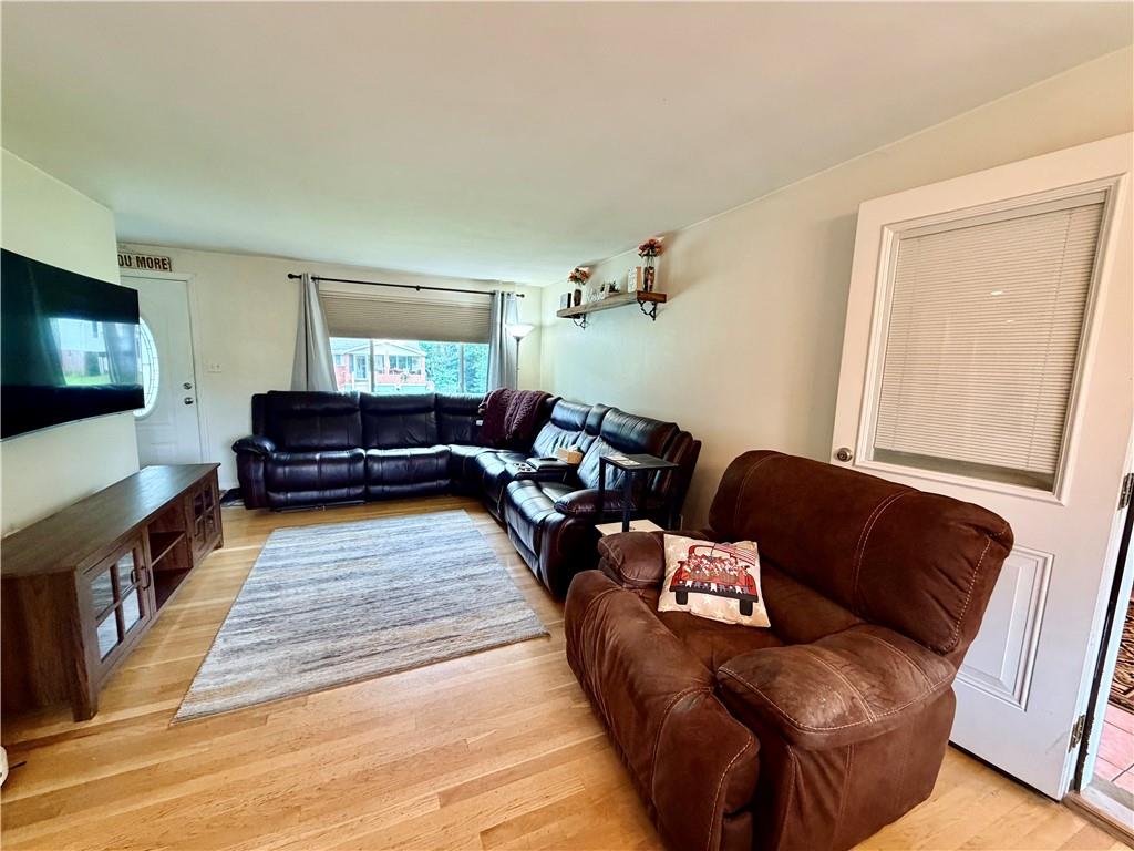 62 Observatory Street Manor, PA 15665 - Photo 3 of 20 Living room