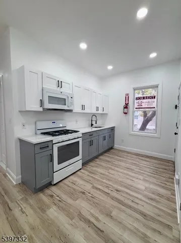 $2,700 | 48 North York Street, Unit 1F, Paterson, NJ 07524