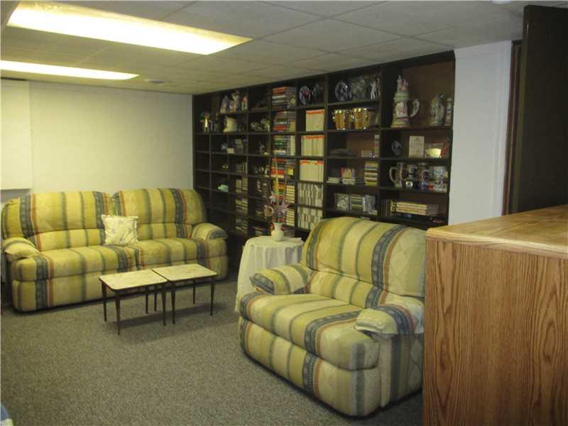 574 River Ridge Road Liberty, PA 15133 - Photo 17 of 25 Family Room.