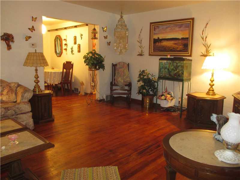 574 River Ridge Road Liberty, PA 15133 - Photo 3 of 25 Living Room.