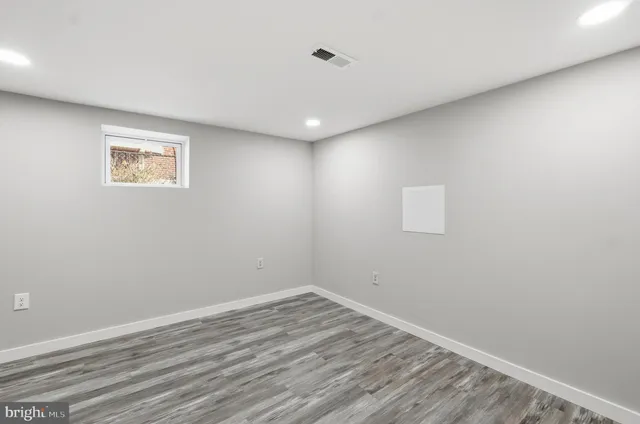 a view of yard with tree