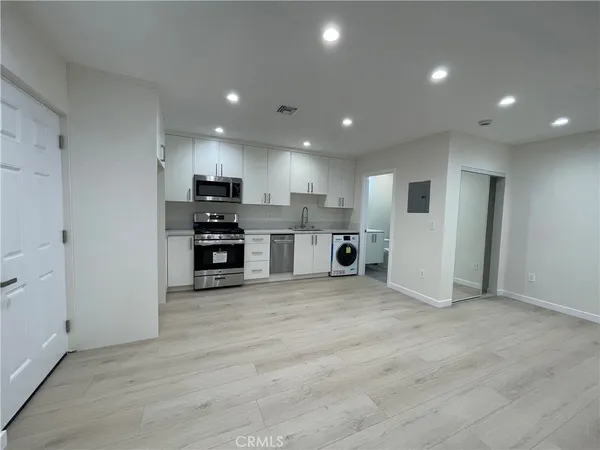 $2,000 | 1206 East Harvard Street, Unit E, Glendale, CA 91205