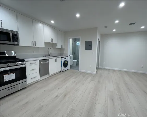 $2,000 | 1206 East Harvard Street, Unit E, Glendale, CA 91205