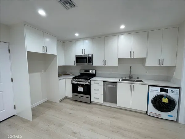 $2,000 | 1206 East Harvard Street, Unit E, Glendale, CA 91205