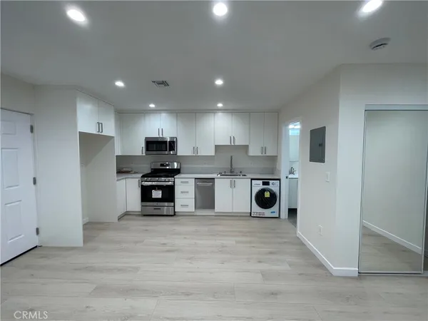 $2,000 | 1206 East Harvard Street, Unit E, Glendale, CA 91205