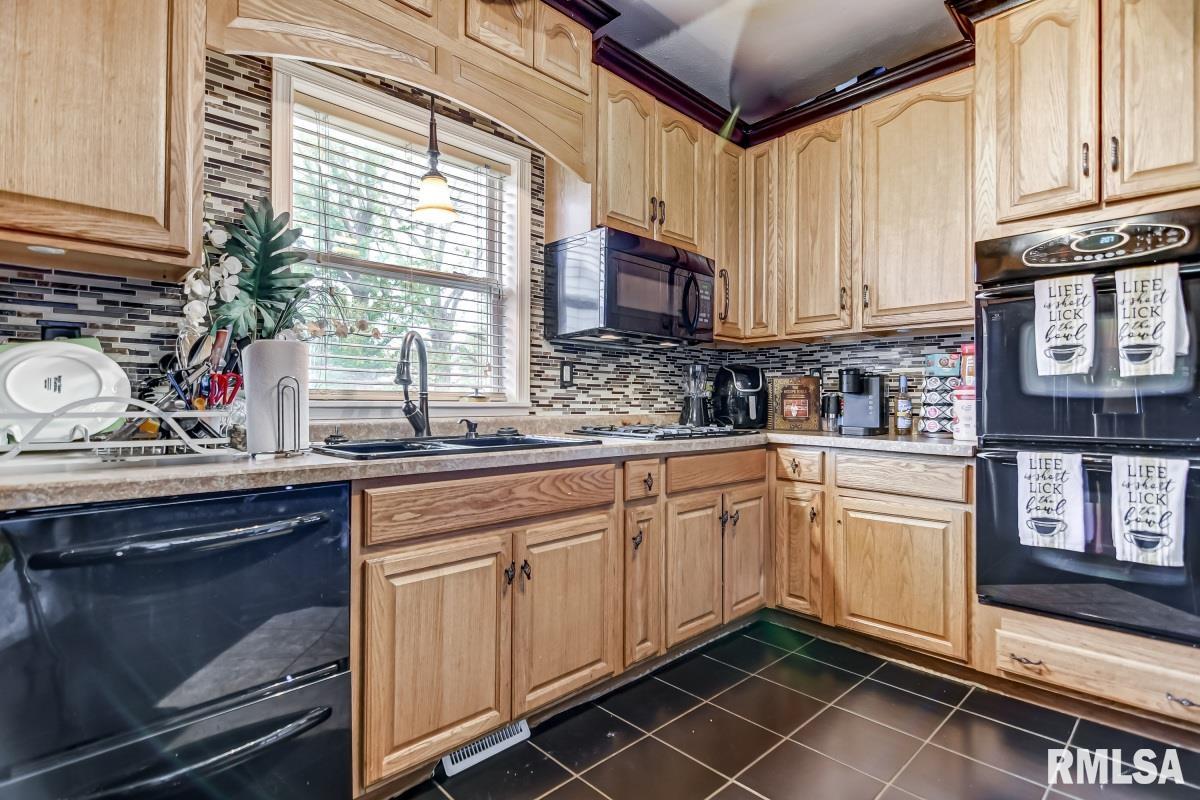 1028 South College Street Springfield, IL 62704 - Photo 15 of 35 Gallery Image 15