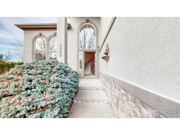 $895,000 | 5904 South Ukraine Street, Aurora, CO 80015