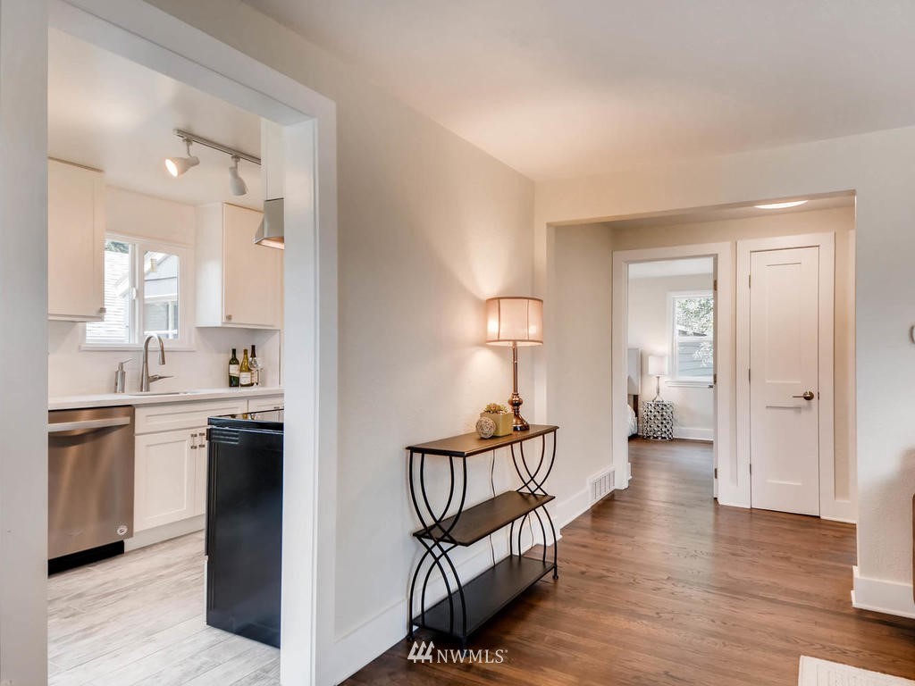 3520 Southwest Ida Street Seattle, WA 98126 - Photo 4 of 18 Gallery Image 4