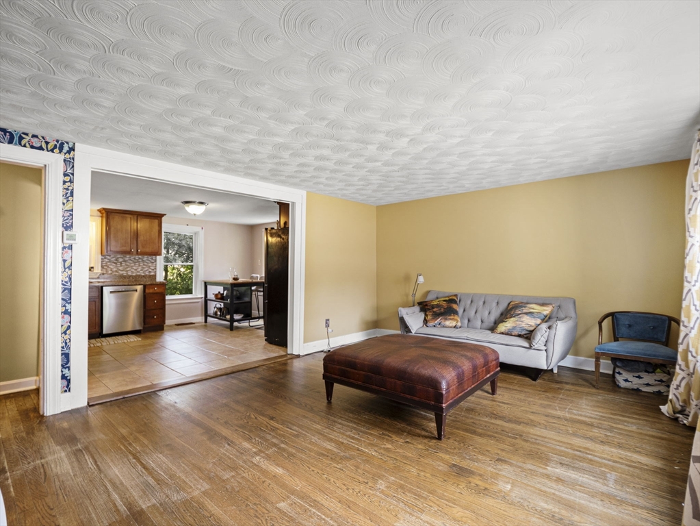 51 Dufton Road Andover, MA 01810 - Photo 8 of 34 Gallery Image 8