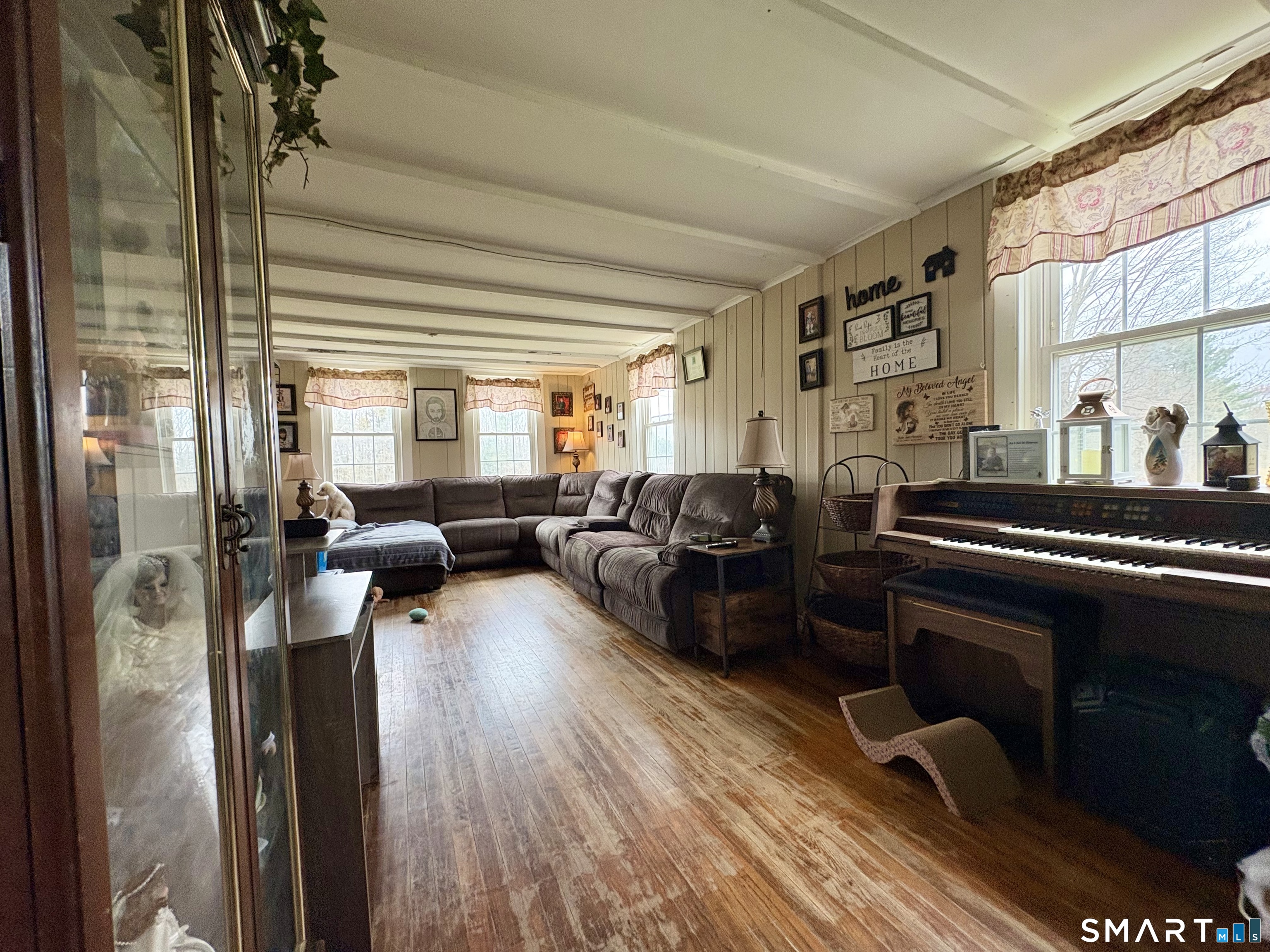 279 River Road Putnam, CT 06260 - Photo 14 of 18 a living room with furniture and a large window