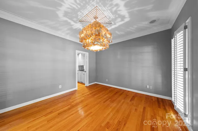 a view of empty room with window