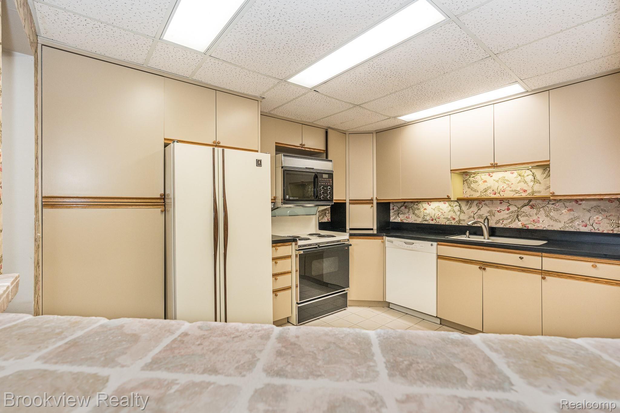875 GreenView Court, Unit 57 Rochester, MI 48307 - Photo 21 of 47 875 Green View MLS-W029.jpg