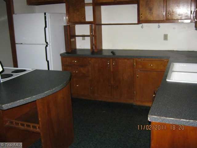 672 Riverwood Road Lexington, NC 27292 - Photo 5 of 7 Kitchen.