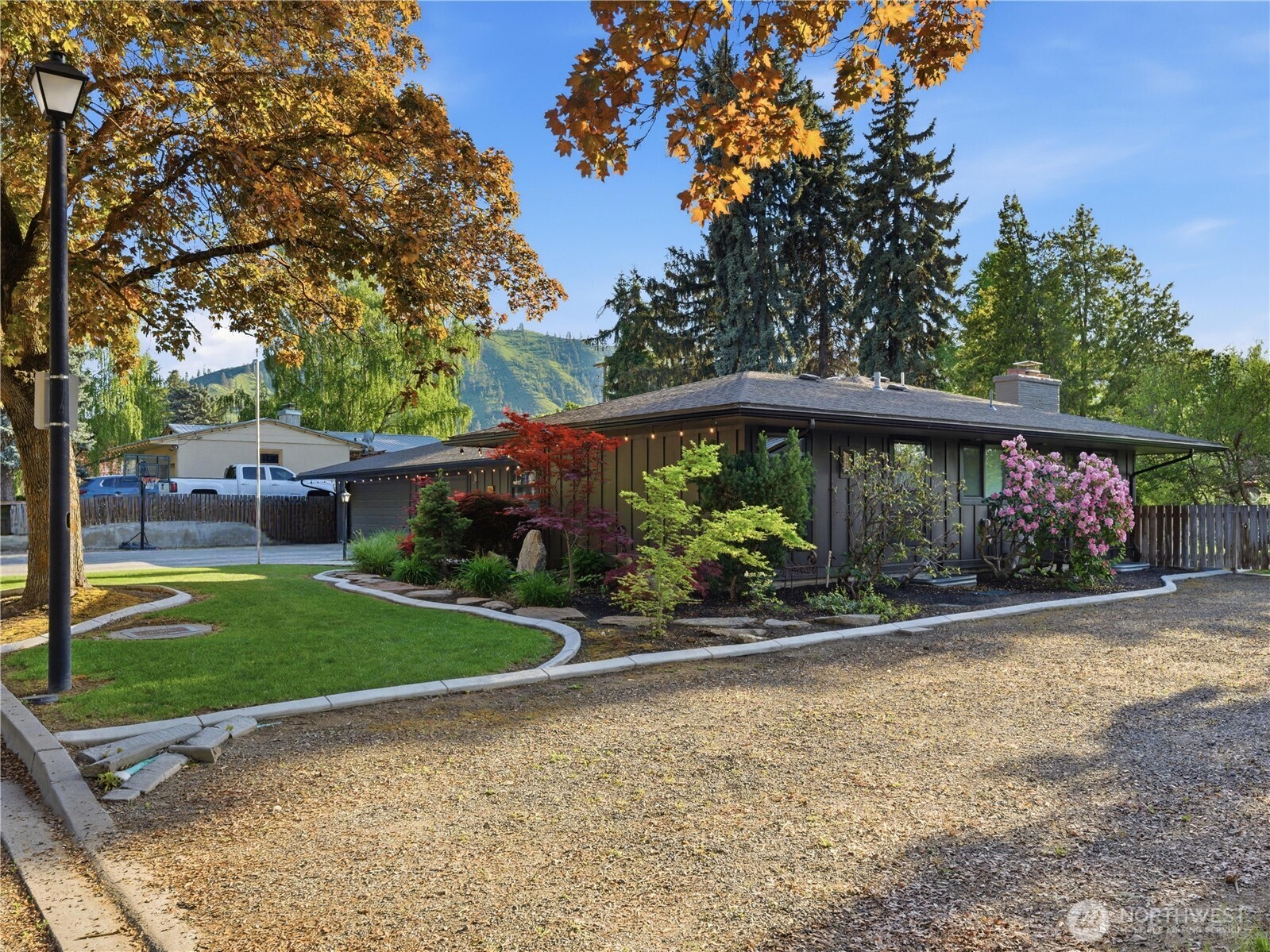 216 Paton Street Cashmere, WA 98815 - Photo 4 of 40