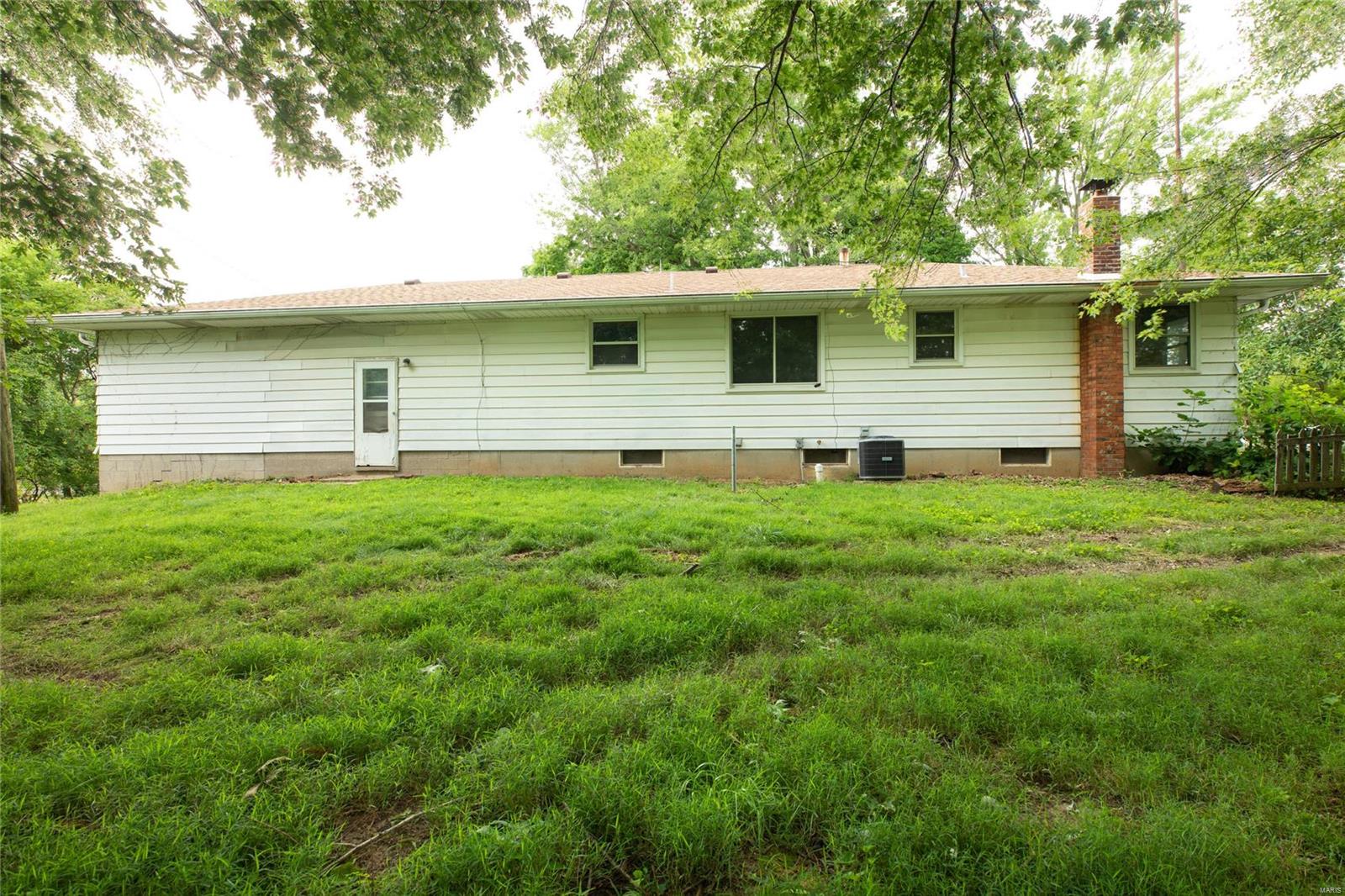 62 Blue Ridge Road Alton, IL 62002 - Photo 3 of 28